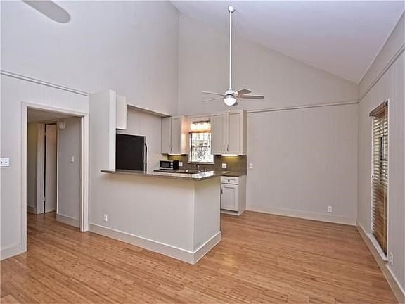 4th image of 1009 Shelley Ave #B