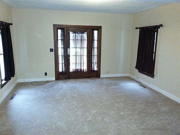 2nd image of 301 S Cottonwood St