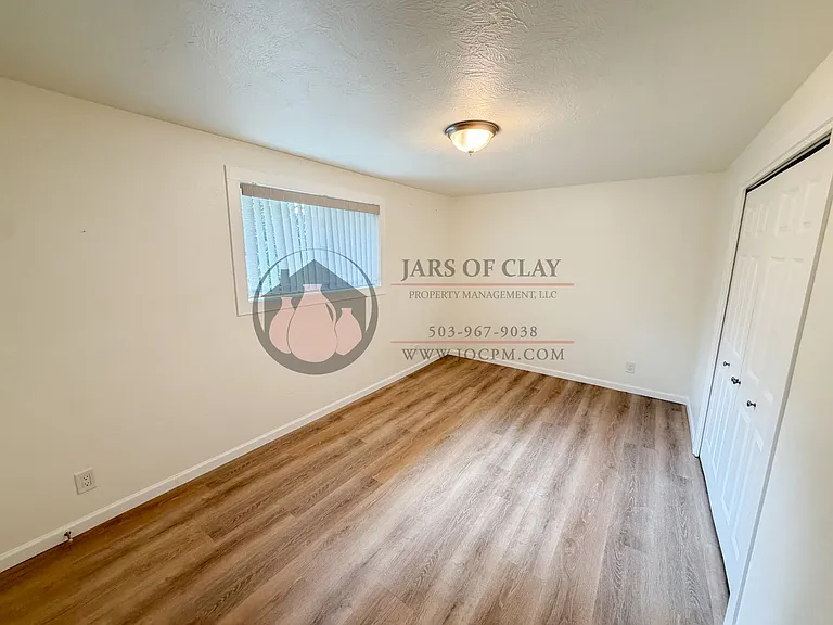 350 NW Willamina Dr — Photo 11