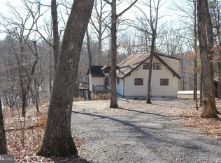 1854 Rustic Tavern Rd, Hedgesville, WV 25427