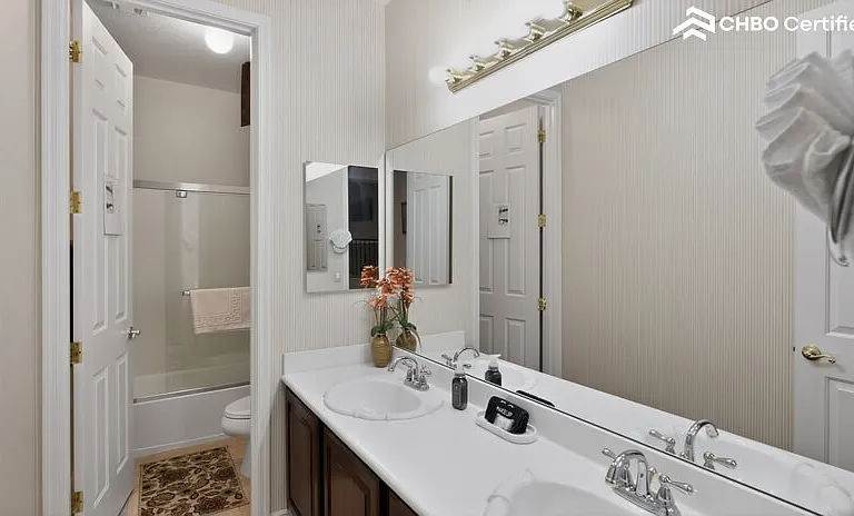 Full bathroom on the second floor