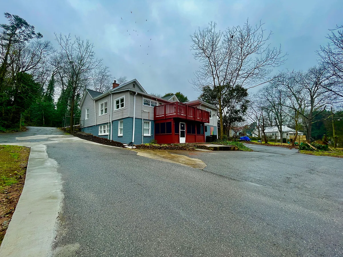 Building Photo - 1127 Oconee St #B