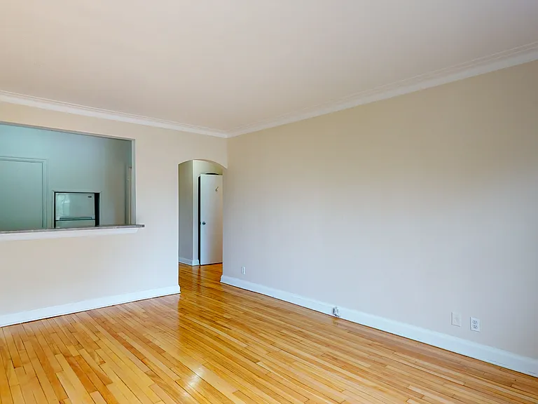 385 Besserer St — Photo 21