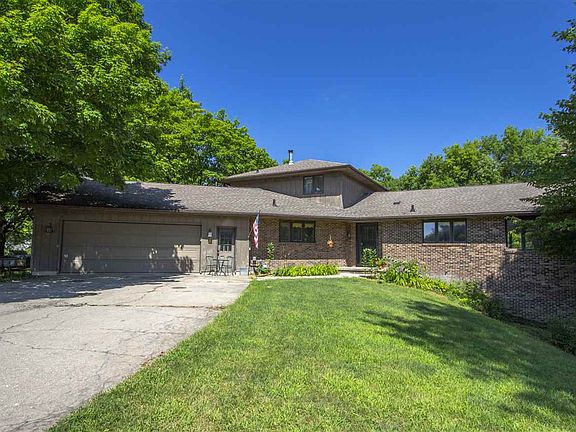 3rd image of 3020 Minnetonka Dr