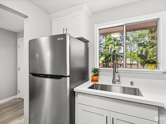 4th image of 14527 NE 40th Street #G103
