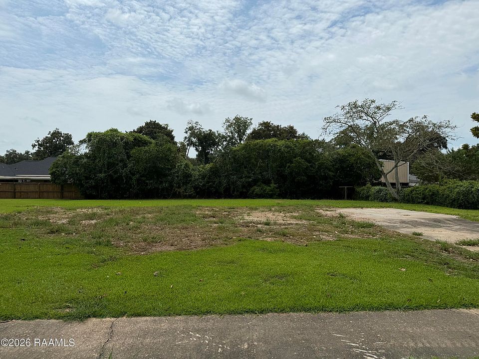 1st image of 124 Charles Dr