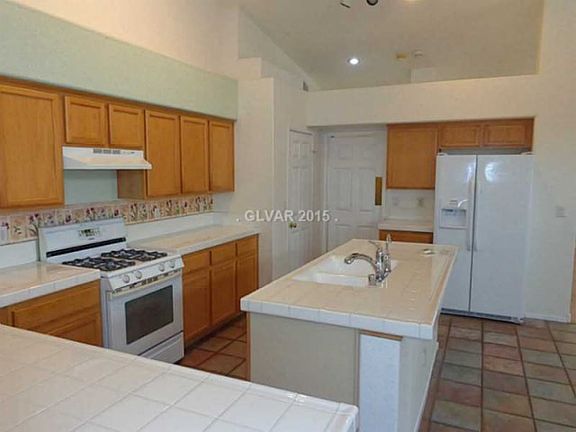 3rd image of 5009 Tropical Cliff Ave