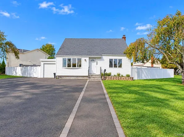 405 17th Street, West Babylon, NY 11704