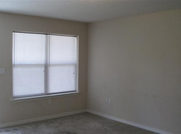 2nd image of 28 Garden Ln APT 26