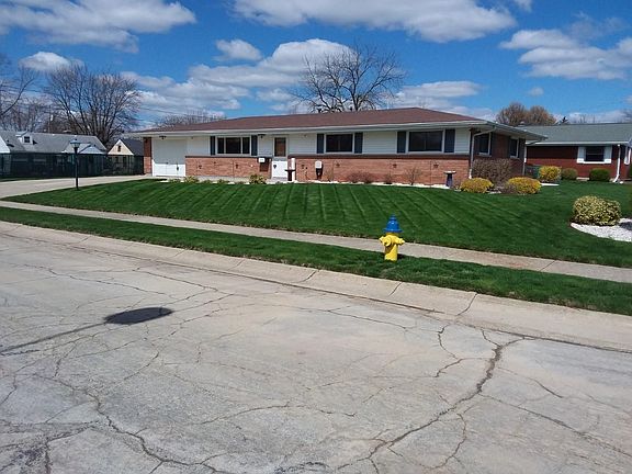 2nd image of 3018 Sherwood Park Dr
