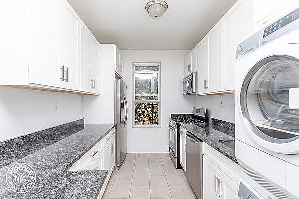 1st image of 475 Hancock St #2A