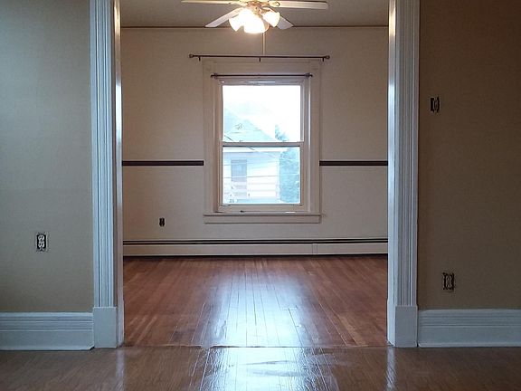 2nd image of 806 Elizabeth St