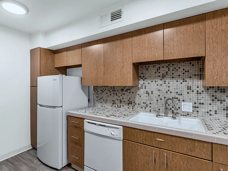 The Phoenix Apartments on 6th Avenue — Photo 6