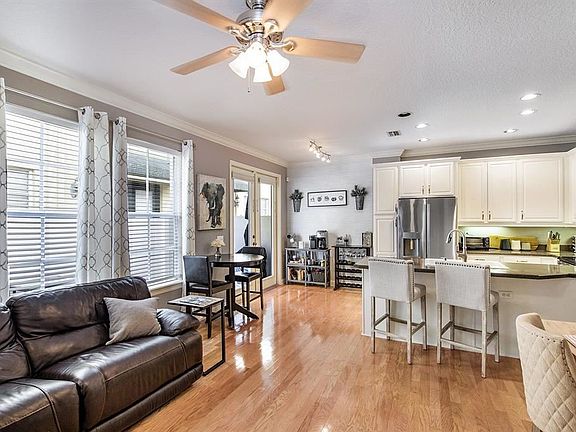5th image of 104 S Moody Ave Unit 3