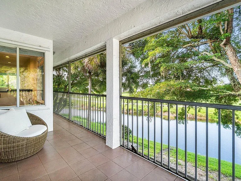 11823 Pebblewood Dr — Photo 27