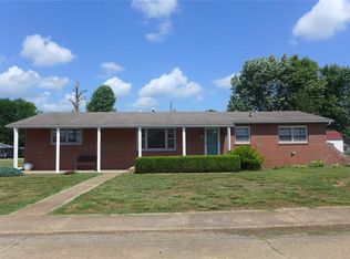 2 Hillcrest Dr, Fredericktown, MO 63645