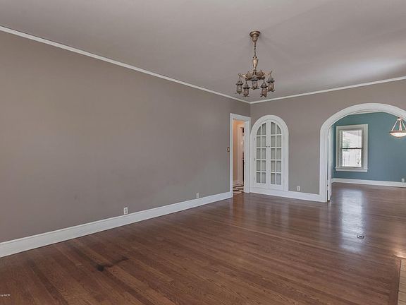 4th image of 1116 Broadmoor St