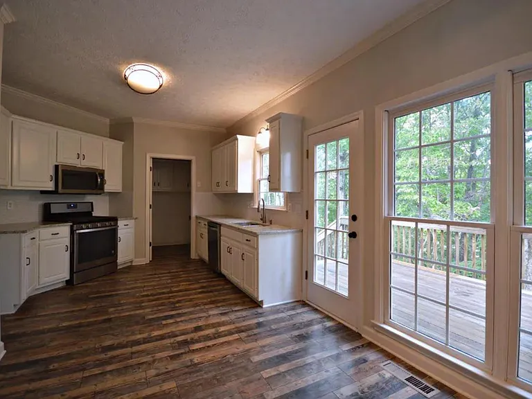 305 Lismore Ter — Photo 6