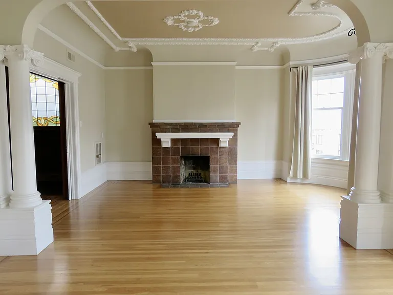 819 Ashbury St — Photo 2