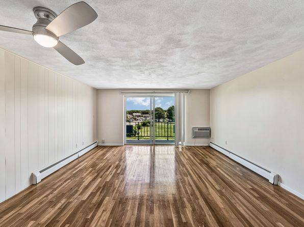 135 Scranton Ave #406