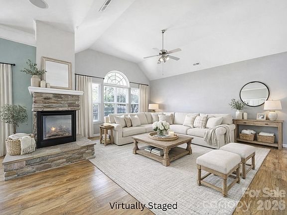 3rd image of 115 Lamplighter Ln