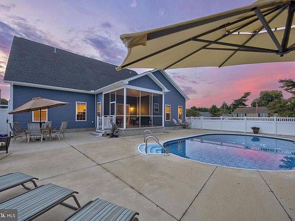 4th image of 32664 Sand Dune Dr #1