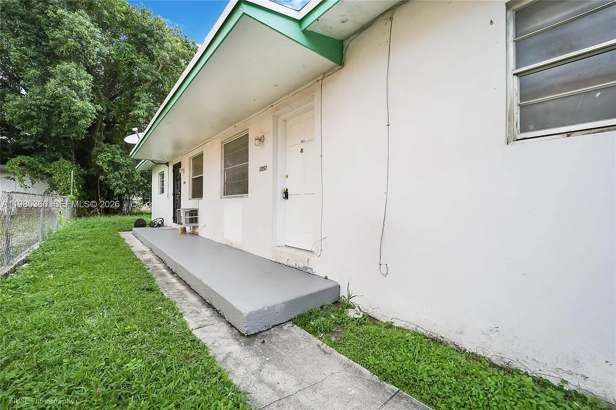 Building Photo - 1057 NW 30th St #1059