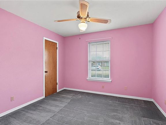 4th image of 1901 Northcrest Dr