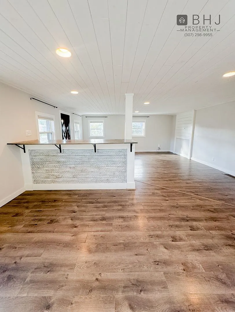 Dog Friendly, 2 Bed/ 1.5 Bath Single Family Home — Photo 3