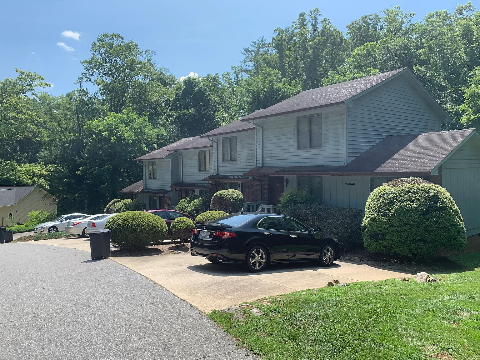 3 bed, $1,600 — Photo 2