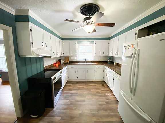 4th image of 173 Magnolia St