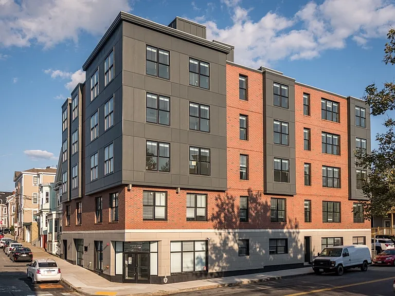 425 Border St #201 — Photo 23