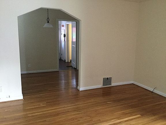 4th image of 625 Saint Joseph Ln