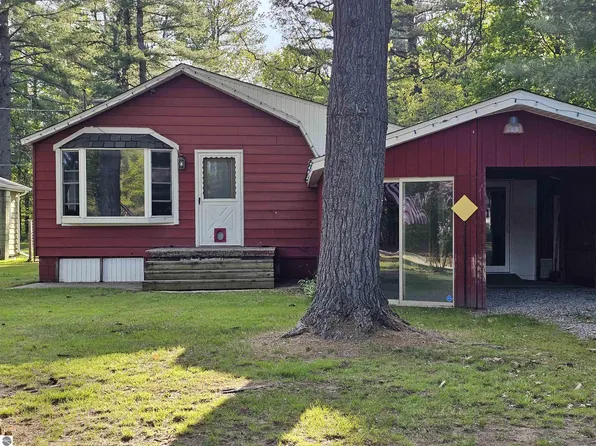 4733 Zella Dr, Hale, MI 48739