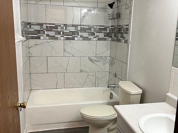 4th image of 1231A Redbluff Dr #A