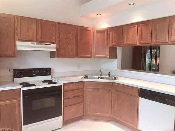 5th image of 4496 Stone Creek Dr
