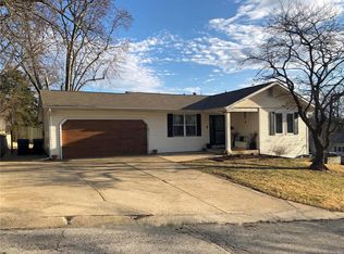 1000 Hillcrest Pl, Saint Charles, MO 63301