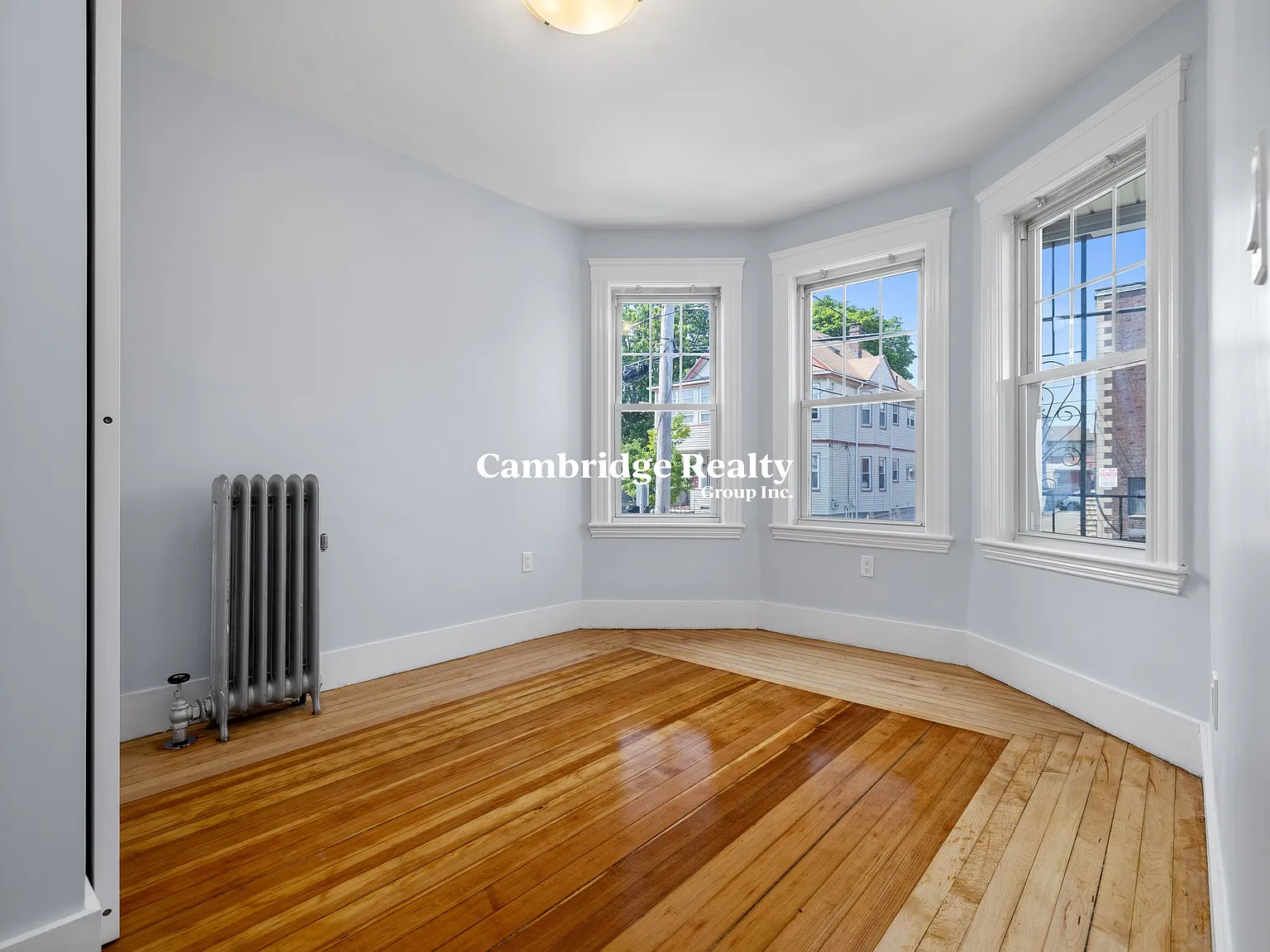 4 bed, 1.0 bath, 1200 sqft, $5,200 — Photo 3