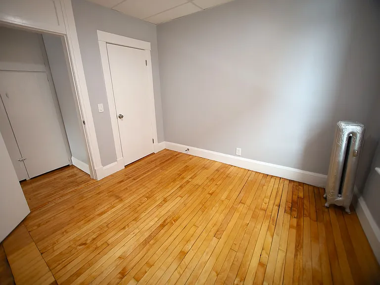 18 Kent Avenue — Photo 4