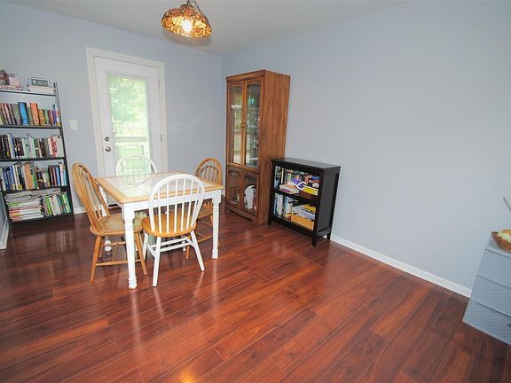 3rd image of 1891 Lindenhall Dr