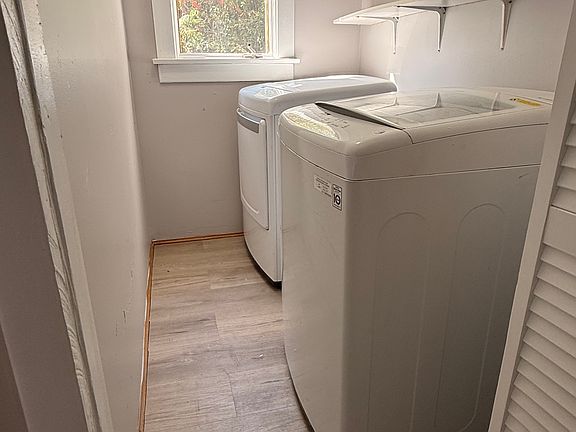 4th image of 37 Crystal St #2/3