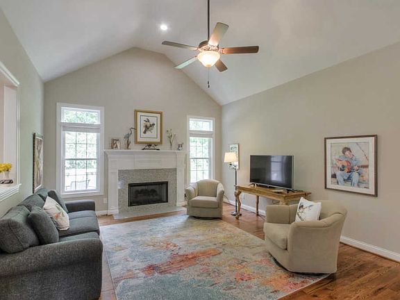 2nd image of 423 Evergreen Cir