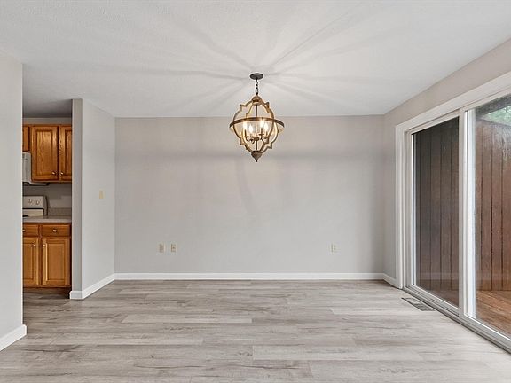 4th image of 9 Green Briar Rd #9