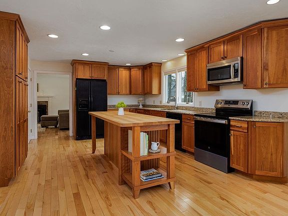 4th image of 66 Oak Ridge Road