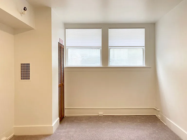 Virginian Apartments — Photo 9