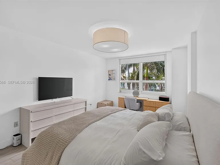 2000 N Bayshore Dr #306 — Photo 11