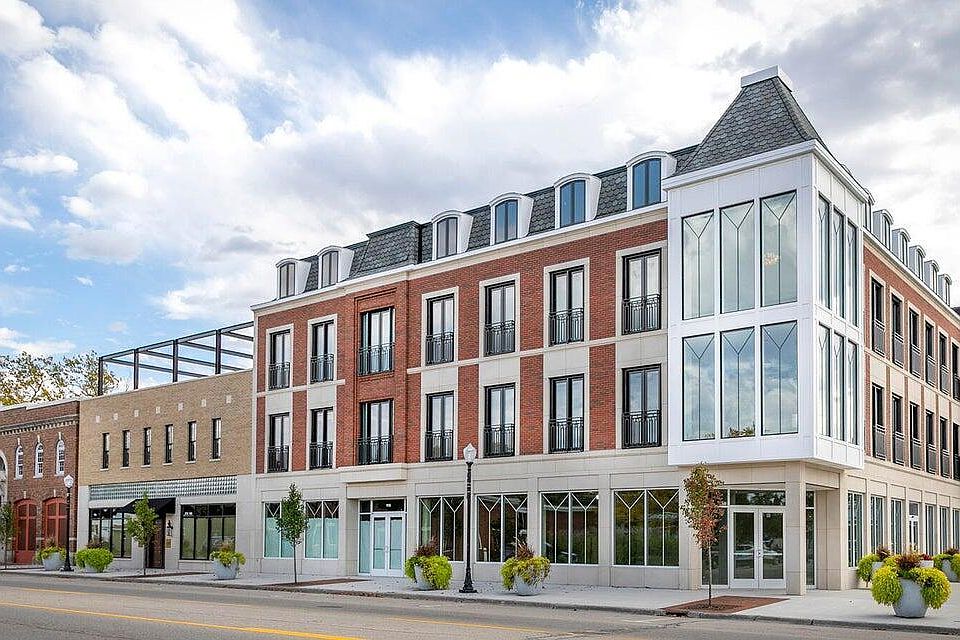 1st image of 110 W Savidge St #204
