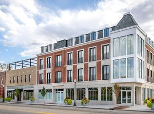 110 W Savidge St #204, Spring Lake, MI 49456
