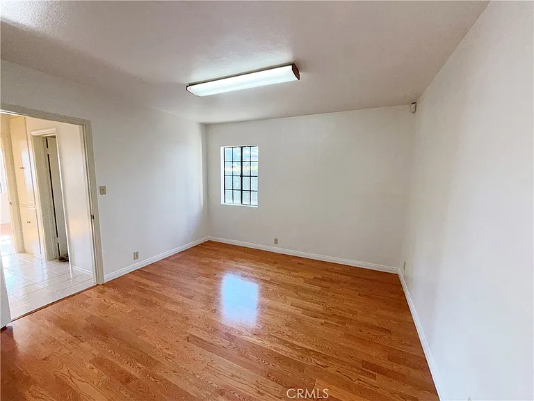1050 Mayflower Ave — Photo 6