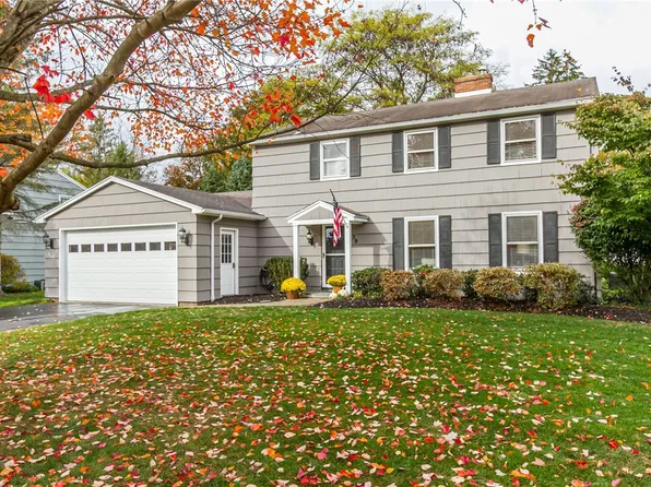 29 Rosewood Dr, Pittsford, NY 14534